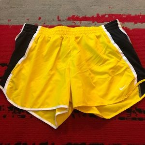 Nike Dri Fit Livestrong shorts Size Medium